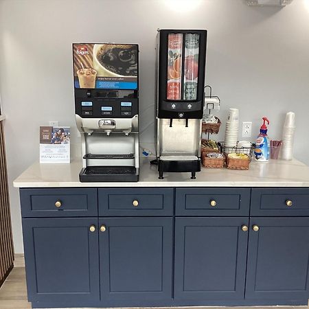Super 8 By Wyndham Baltimore Northwest Екстер'єр фото