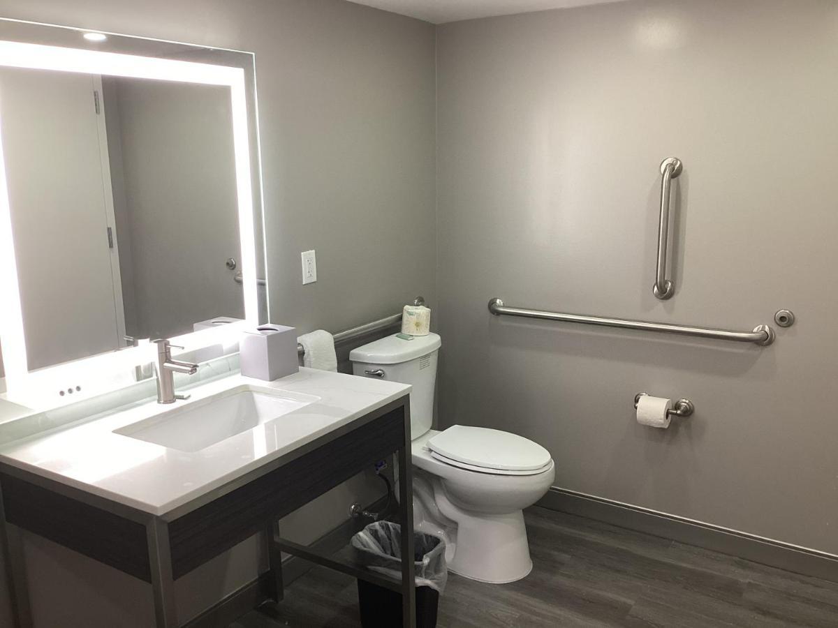 Super 8 By Wyndham Baltimore Northwest Екстер'єр фото