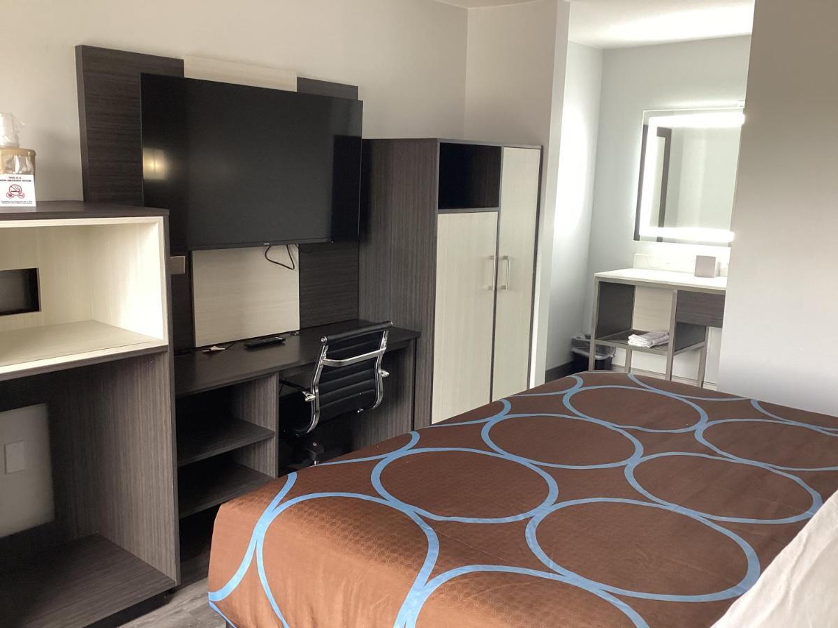 Super 8 By Wyndham Baltimore Northwest Екстер'єр фото