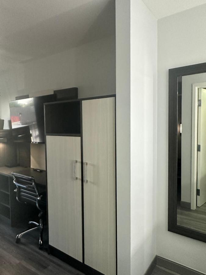 Super 8 By Wyndham Baltimore Northwest Екстер'єр фото