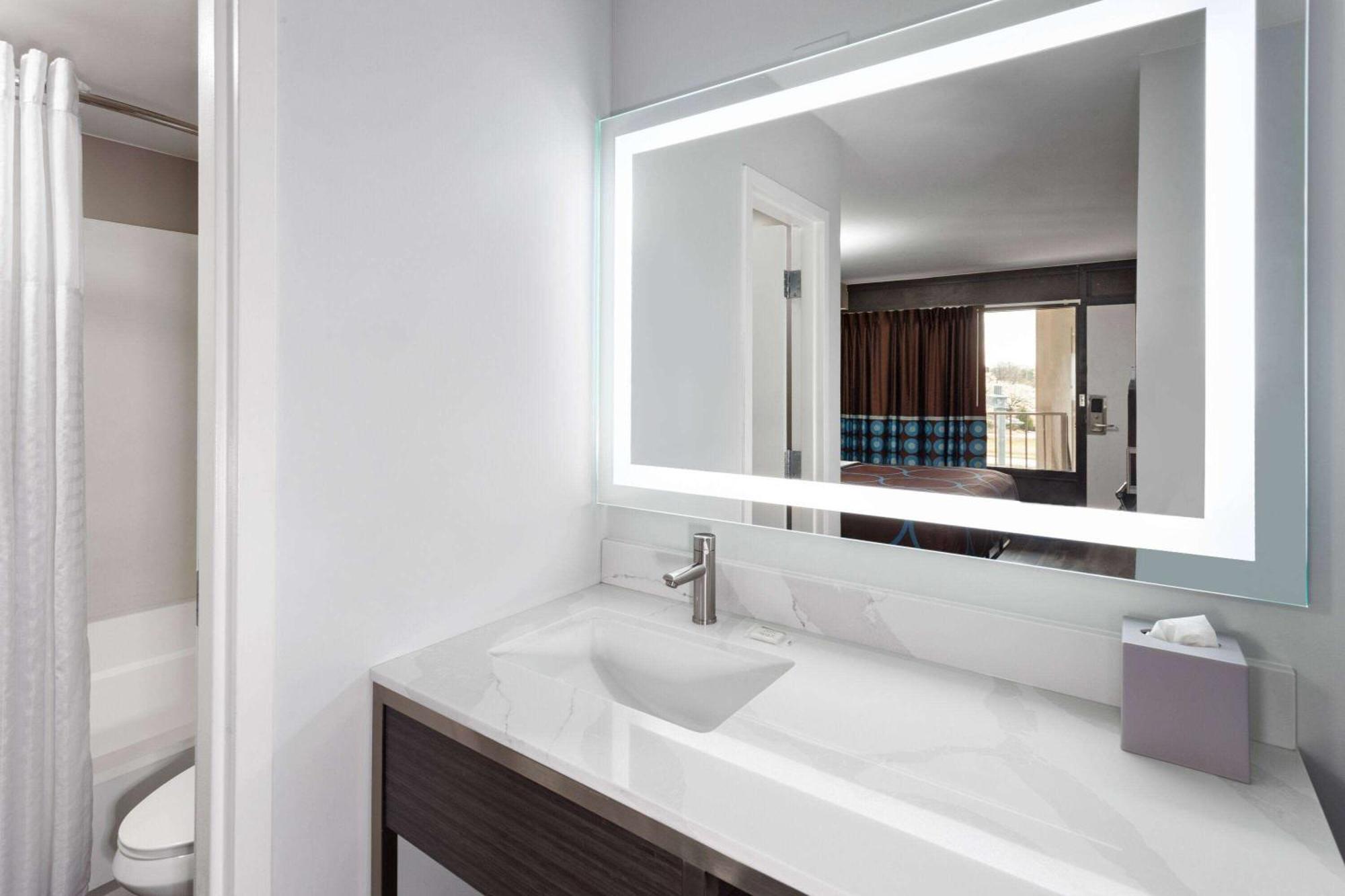 Super 8 By Wyndham Baltimore Northwest Екстер'єр фото