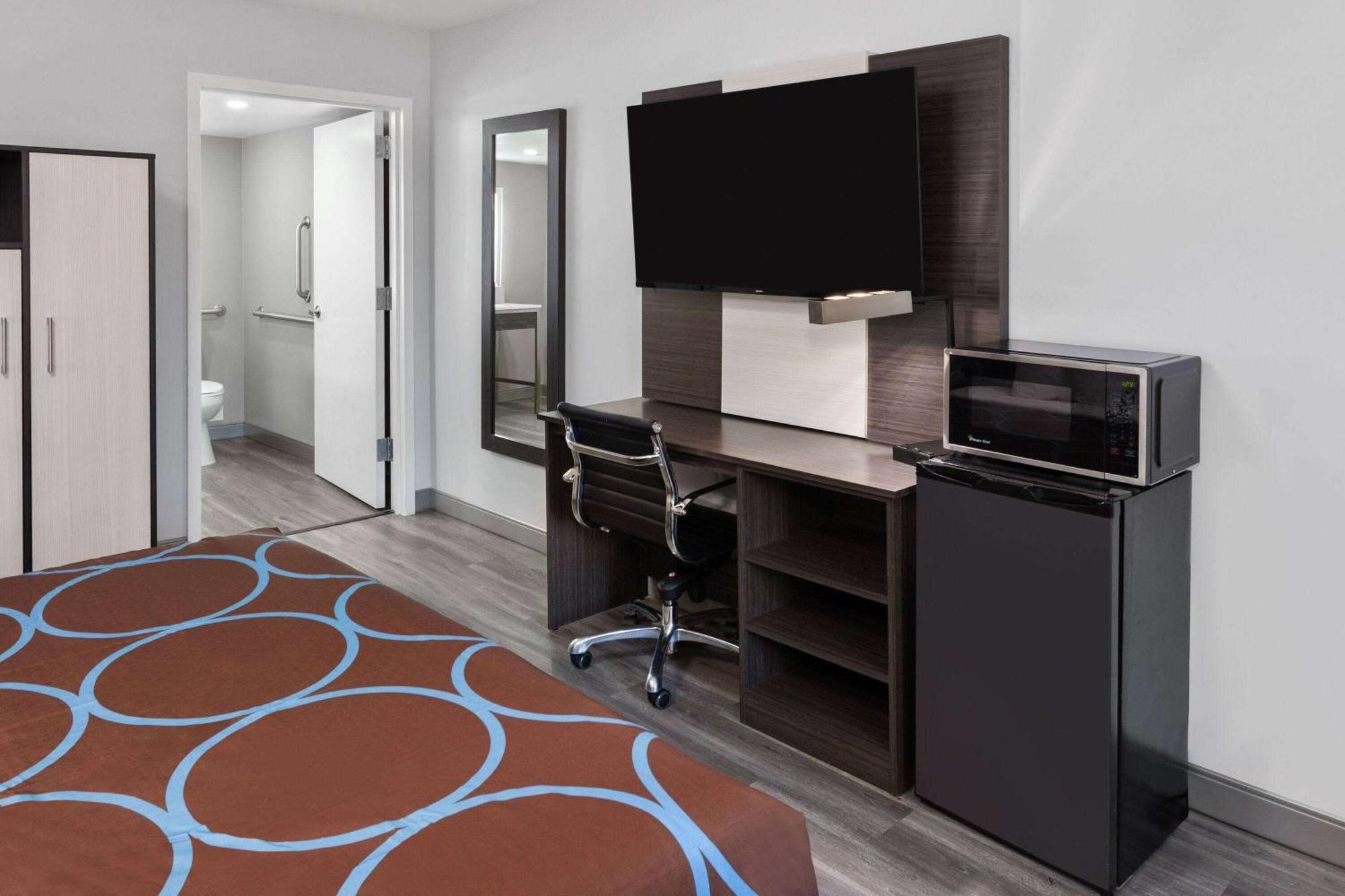 Super 8 By Wyndham Baltimore Northwest Екстер'єр фото