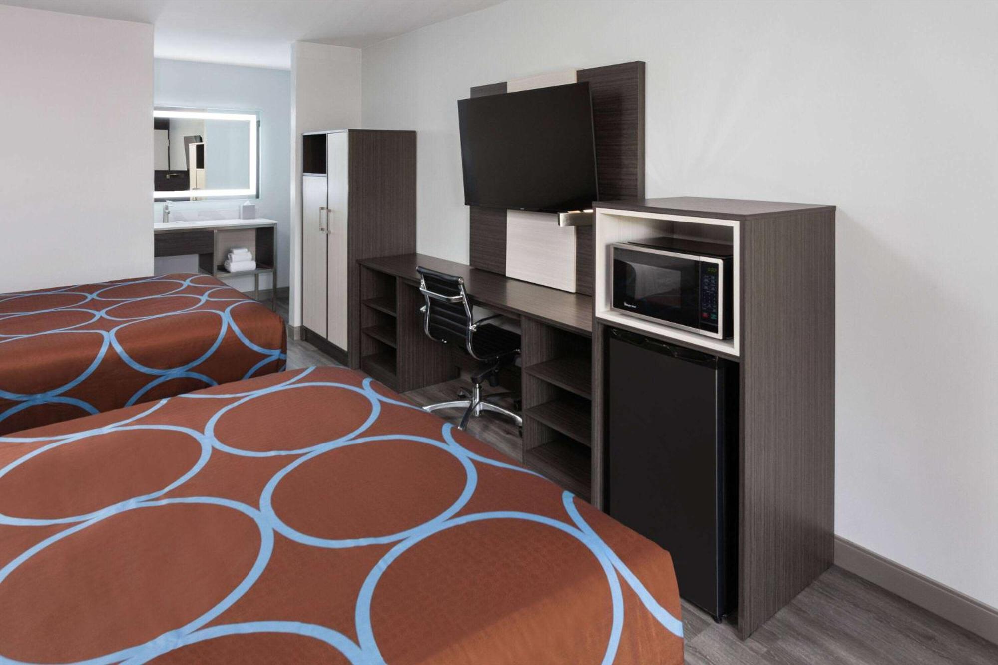 Super 8 By Wyndham Baltimore Northwest Екстер'єр фото