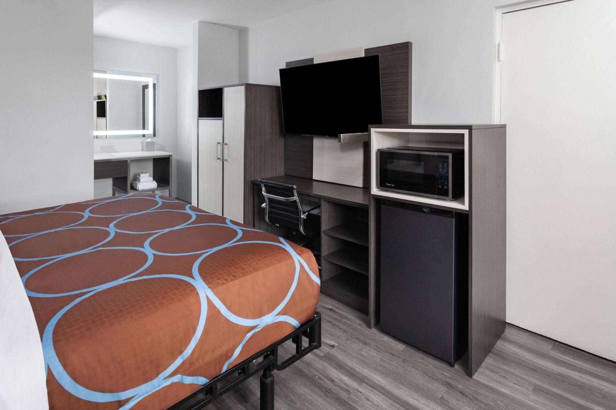 Super 8 By Wyndham Baltimore Northwest Екстер'єр фото