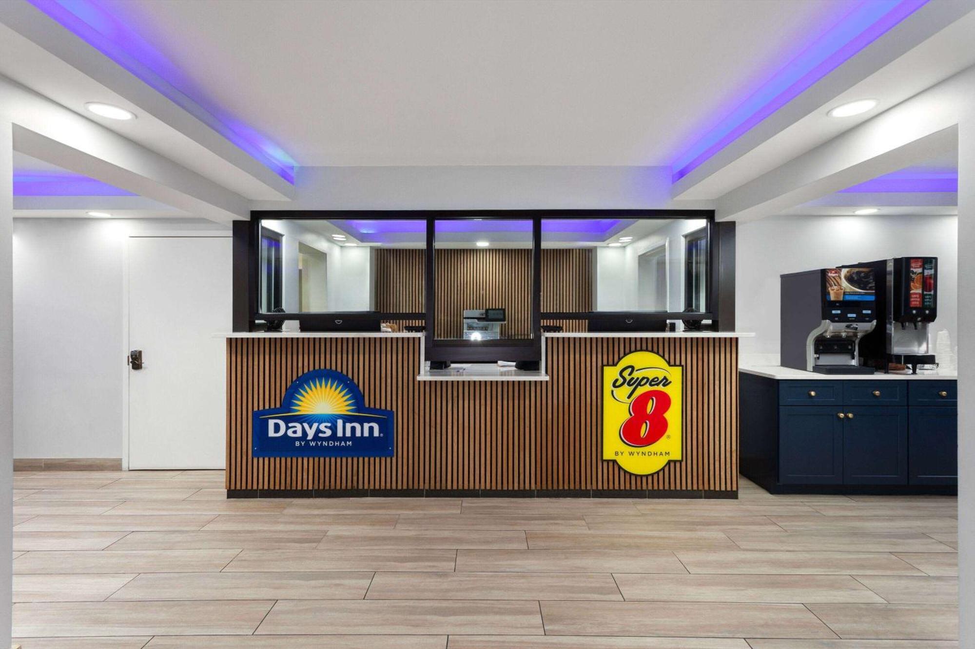 Super 8 By Wyndham Baltimore Northwest Екстер'єр фото