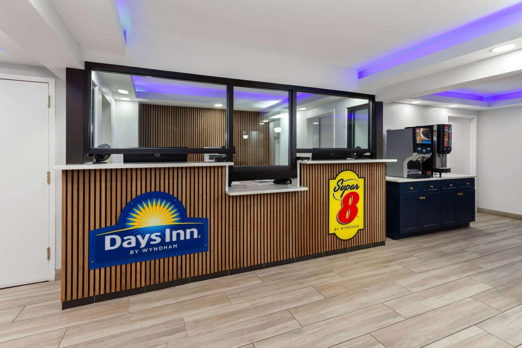Super 8 By Wyndham Baltimore Northwest Екстер'єр фото